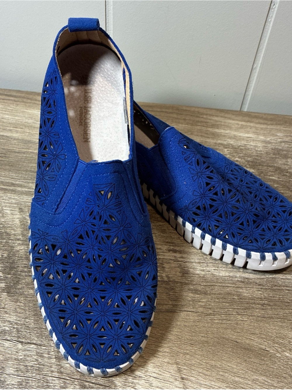 Ilse Jacobsen Tulip Suede Cut Out Slip On Sneakers Sz 37/US 7 Blue Comfort Beach